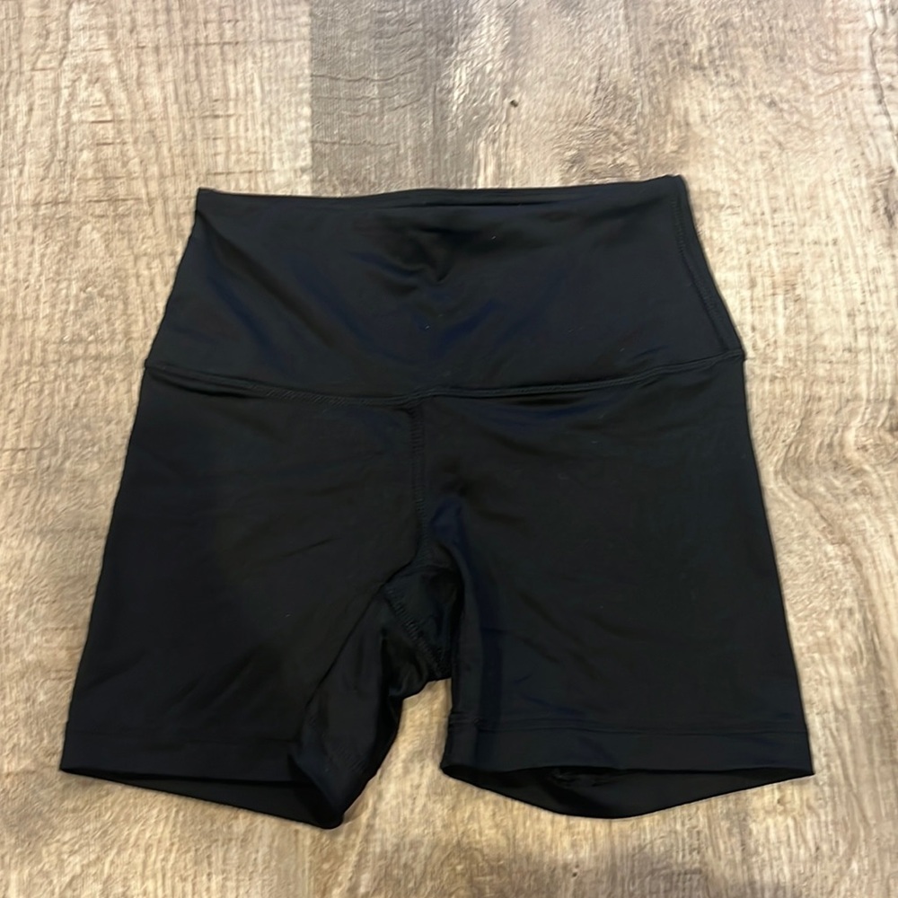 Black biker short